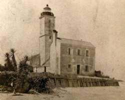 Initially, the lighthouse was a wooden watchtower. It was constructed by Spaniards in the late 1500s. It was built in order to protect their area from